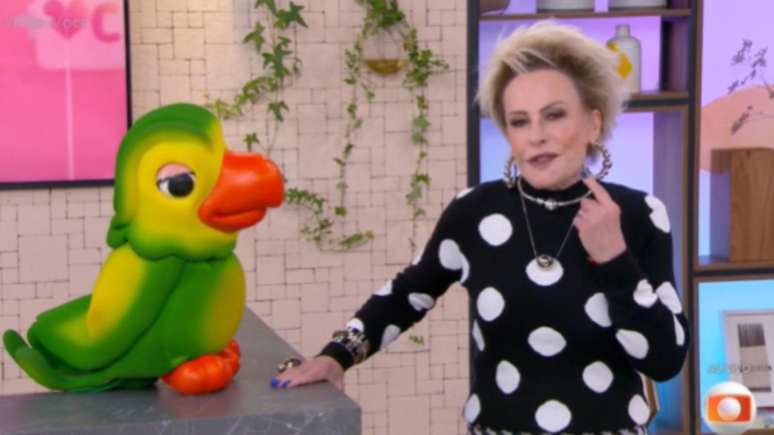Calloni Ana Maria Braga comete gafe ao vivo e troca nome de ator