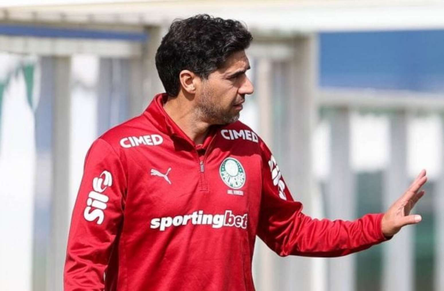 Palmeiras define prioridades para manter elenco forte em 2027
