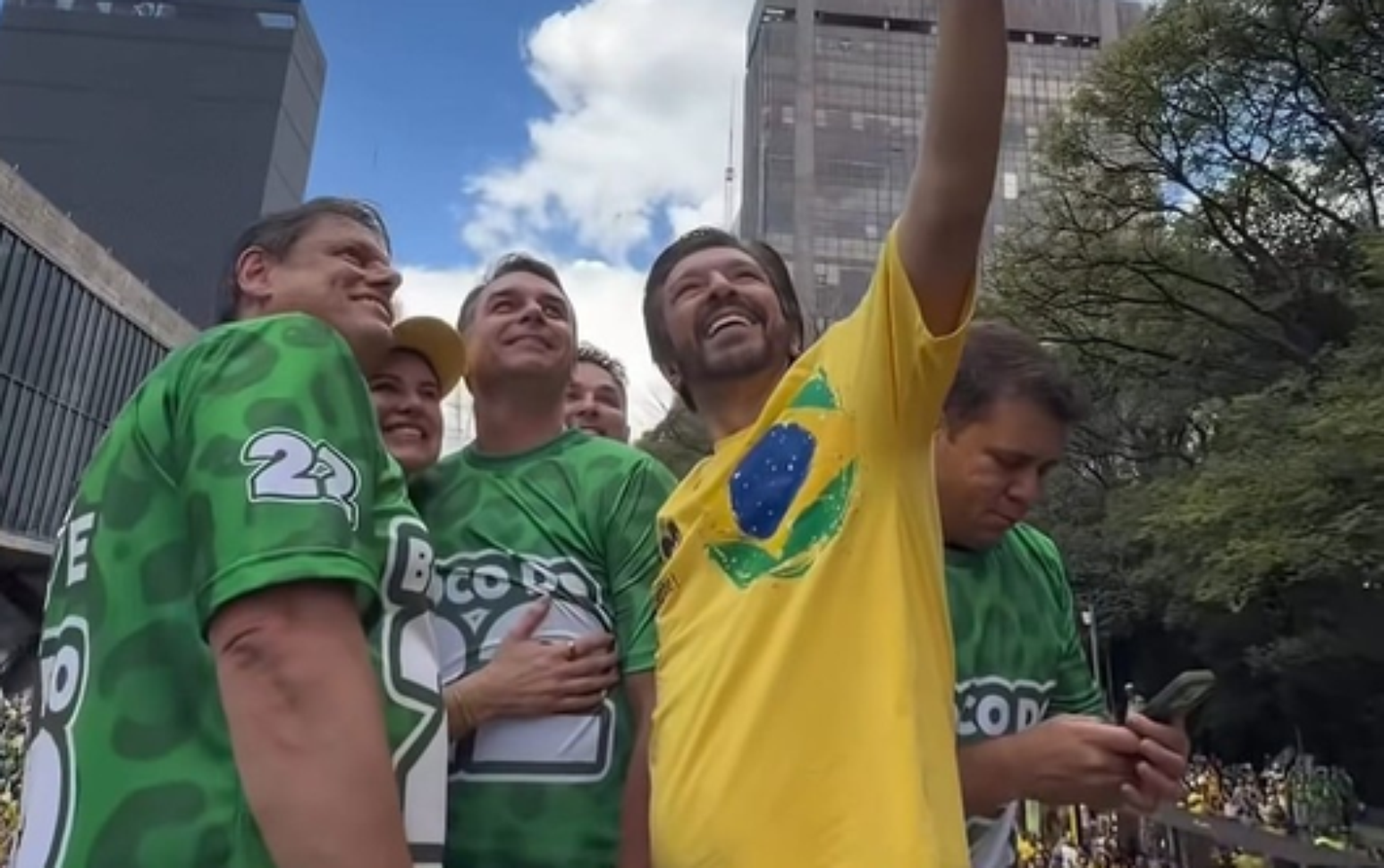 Justiça proíbe Prefeitura de SP de pressionar funcionários a irem em ...