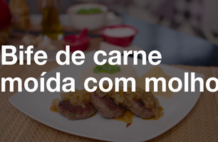 Bife de carne moída com molho