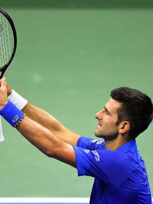 Após homenagem, Djokovic vence na abertura do US Open
