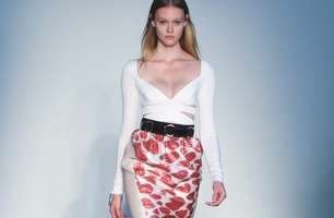 Pedro Lourenço aposta em recortes e fendas estratégicos