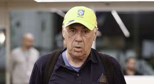 Usando boné da Seleção, Carlo Ancelotti desembarca no Rio de Janeiro