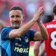 Nottingham Forest demite Vítor Pereira por e-mail, diz jornal inglês