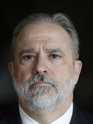 Indicado para a PGR, Aras busca apoio de senadores