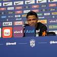 Douglas Santos rebate críticas, mas alerta: 'temos que jogar muito mais contra Haiti'