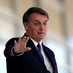Bolsonaro responde a protesto "Vou sair em 1º janeiro de 27"