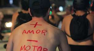 Ciclistas tiram as roupas durante protesto em São Paulo; veja as fotos