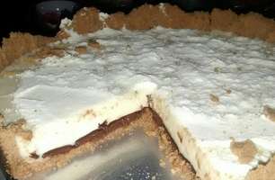 Torta de leite em pó com creme de avelã