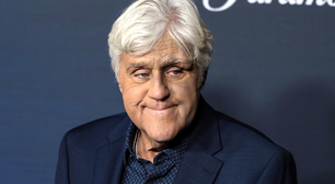 Comediante Jay Leno afirma estar bem após sofrer queda de 18 metros em uma colina