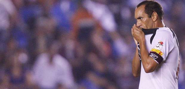 Edmundo lembra encontro com Messi: "Pediu para me conhecer"