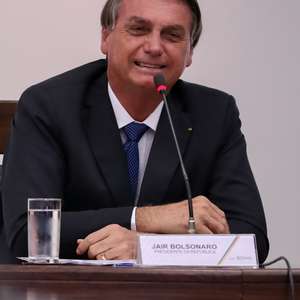 Bolsonaro faz piada homofóbica sobre covid-19; veja vídeo