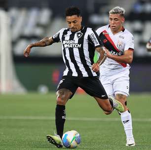 Botafogo sai na frente diante do Atlético-GO no Nilton Santos; siga