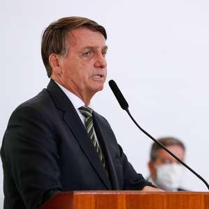 'O povo tá vibrando', diz Bolsonaro sobre decreto de armas