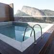Passagem secreta, piscina e academia: como era local que foi alvo de operação