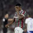 Arias se despede dos torcedores no Maracanã em derrota do Flu