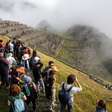Protestos deixam turistas presos em Machu Picchu; Peru inicia resgates