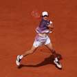 João Fonseca vence 3º set e diminui vantagem de Djokovic; siga ao vivo