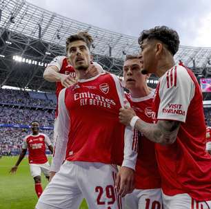 Havertz acerta um lindo chute e abre o placar para o Arsenal contra o PSG; siga