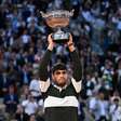 Alcaraz celebra bi em Roland Garros: 'Melhor partida que joguei'