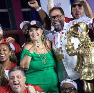 Presidente ovacionada e ruas lotadas: a festa da Mocidade Alegre