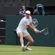 Sinner domina lesionado Martínez e avança para as oitavas de final em Wimbledon
