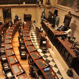 Em votação apertada, Câmara rejeita impeachment de Crivella