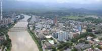 <p>O rio Paraíba do Sul, na altura da cidade de Resende (RJ)</p>  Foto: Prefeitura de Resende