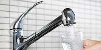 Equipe avisa que evitar tomar água da torneira pode não ser a solução  Foto: Getty Images 