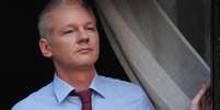 <p>Julian Assange está refugiado na embaixada do equador em Londres desde junho do ano passado</p>  Foto: AFP