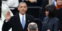 <p>Obama faz juramento durante a cerimônia de posse para seu segundo mandato</p>  Foto: AFP