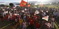 Ex-moradores da comunidade do Pinheirinho, em S&atilde;o Jos&eacute; dos Campos (SP), e simpatizantes fizeram um ato nesta ter&ccedil;a-feira, exatamente um ano ap&oacute;s a criticada a&ccedil;&atilde;o de desocupa&ccedil;&atilde;o da Pol&iacute;cia Militar  Foto: Gabriela Bil&oacute; / Futura Press