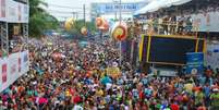 Considerado pelo Guinness Book o maior bloco carnavalesco do mundo, Galo da Madrugada deve reunir este ano 1,5 milhão de pessoas nas ruas do Recife  Foto: Marcelo Soares/PrimaPagina/Divulgação