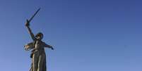 A M&atilde;e P&aacute;tria de Stalingrado, est&aacute;tua &eacute;pica para a aquela que &eacute; considerada uma das maiores batalhas da Grande Guerra  Foto: AFP