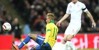 <p>Atuação de Neymar em Wembley não agradou a Joey Barton</p>  Foto: Mowa Press / Divulgação
