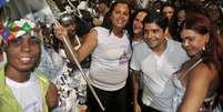 ACM Neto tira fotos com p&uacute;blico em pr&eacute;-Carnaval no bairro da Barra, em Salvador  Foto: Divulga&ccedil;&atilde;o