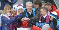 Prefeito de Moscou, Sergei Sobyanin aperta um bot&atilde;o simb&oacute;lico de contagem regressiva para Sochi 2014  Foto: AP