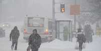 <p>Moradores de Toronto, no Canad&aacute;, enfrentam forte nevasca na manh&atilde; desta sexta-feira</p>  Foto: AP