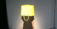 <p>A estilista publicou em seu Twitter, nesta sexta-feira (8), uma foto com uma bolsa amarela de £ 2.000</p>  Foto: Reprodução