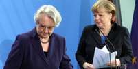 Em pronunciamento acompanhado por Merkel, Annette Schavan renunciou ao cargo neste sábado, em Berlim  Foto: AP