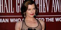 <p>Milla Jovovich calculou mal a transparência do vestido </p>  Foto: Getty Images 