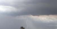 <p>Nuvens carregadas na região central da cidade de São Paulo, na tarde desta quinta-feira</p>  Foto: Elisa Rodrigues / Futura Press