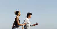<p>Longos períodos de caminhada podem ser mais benéficos do que treino de alta intensidade por uma hora</p>  Foto: Getty Images 
