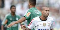 <p>Emerson fez o primeiro do Corinthians, que dominou o começo do clássico</p>  Foto: Ricardo Matsukawa / Terra