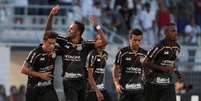 <p>Ponte Preta seguiu líder do Campeonato Paulista com vitória sobre o Santos</p>  Foto: Célio Messias / Agência Lance