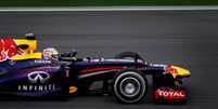 <p>Vettel&nbsp;liderou a primeira bateria do segundo teste coletivo do ano</p>  Foto: EFE