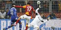 <p>Yilmaz fez belo gol, mas Galatasaray não conseguiu vencer em casa</p>  Foto: Reuters