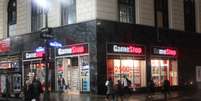 <p>Fachada da GameStop, principal loja de varejo de games dos EUA, na esquina da Broadway com a Rua 33, em Nova York</p>  Foto: Rafael Machtura / Terra