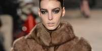 <p>Ravizza mostrou porque é tão amada pelas mulheres de todas as idades que adoram casacos de pele</p>  Foto: Getty Images 