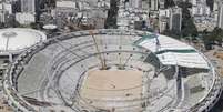 <p>Imagem aérea desta sexta-feira mostra estágio das obras no Estádio do Maracanã, no Rio de Janeiro.</p>  Foto: Ricardo Moraes / Reuters